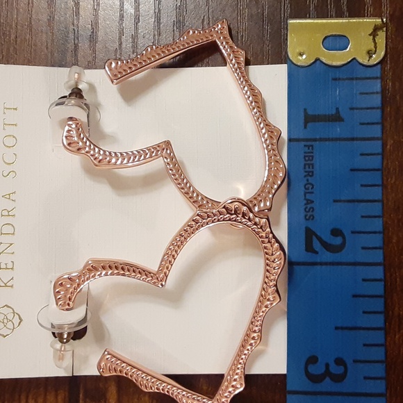 Kendra Scott Sophee Heart Hoop Earrings - Picture 8 of 10